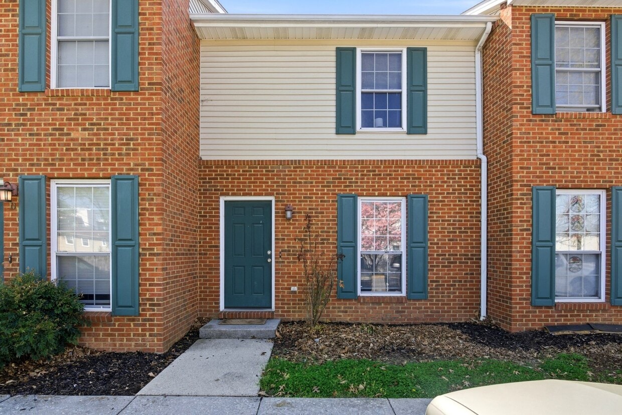 Pet Friendly 2 Bed/2 Bath Townhouse Close to Campus - Pet Friendly 2 Bed/2 Bath Townhouse Close to Campus