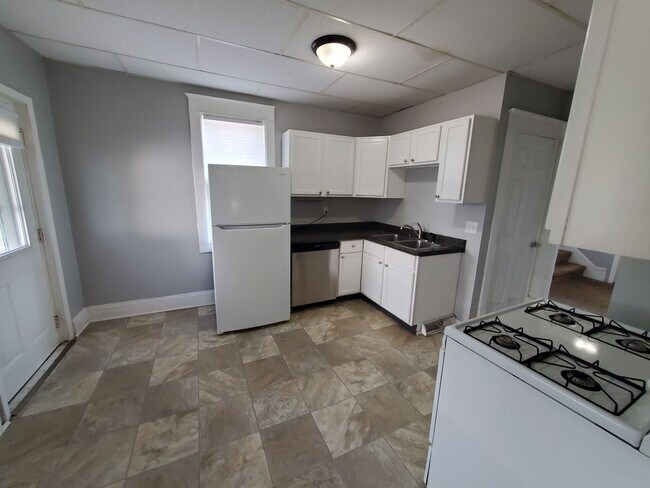 Foto del edificio - 2 Bedroom, 1 Full Bath, 2 Story home in th...