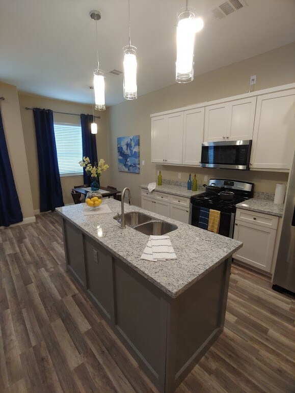 Foto del edificio - 4926 Weeping Willow Rd