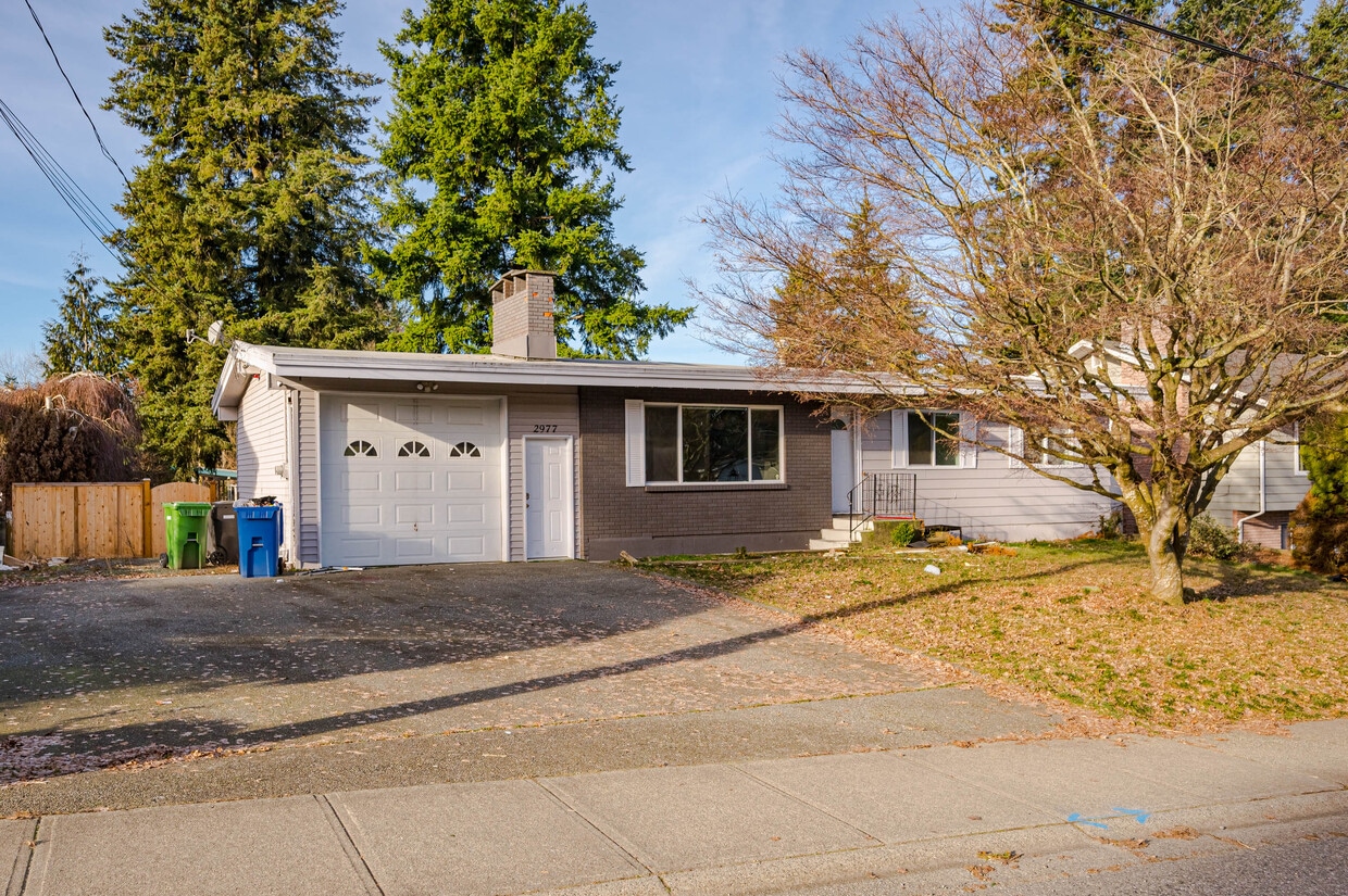 Primary Photo - 3 bedroom upper for rent