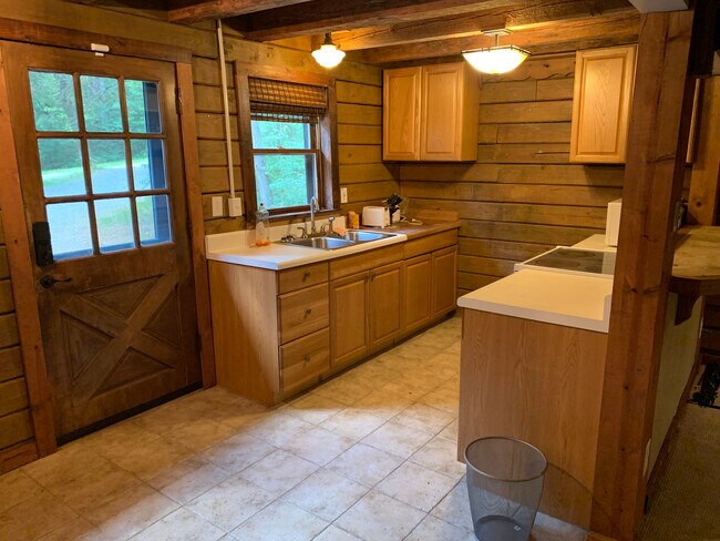 Building Photo - 215 J B Hood Dr