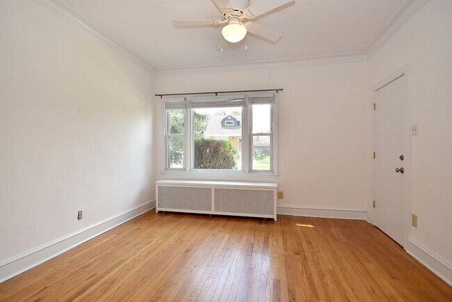 Foto del edificio - 6461 N Newark Ave