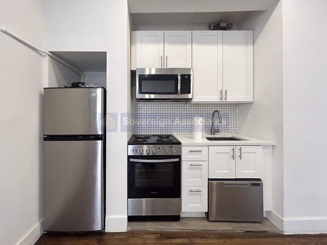 Building Photo - 45 Tiemann Pl