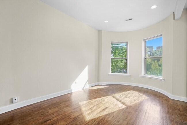 Foto del edificio - 4544 S Indiana Ave