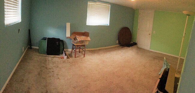 Building Photo - Newly updated 3 bed, 1 bath house with a b...