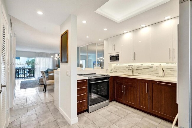 Building Photo - 450 Paradise Isle Blvd