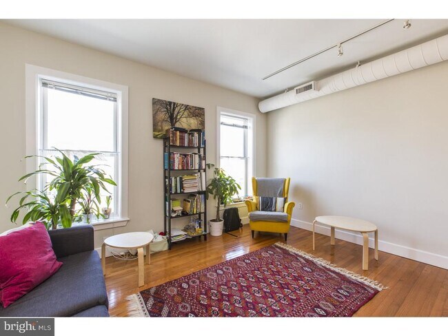 Building Photo - 2227 Kater St