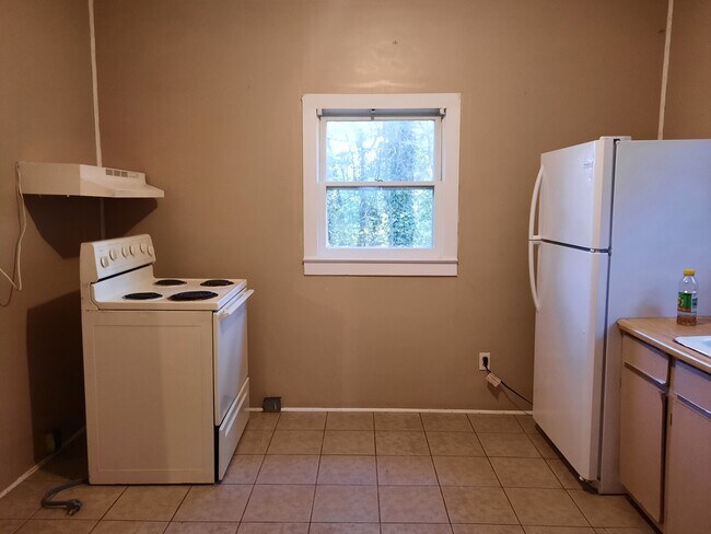 Building Photo - 1351 Delwood Dr SW