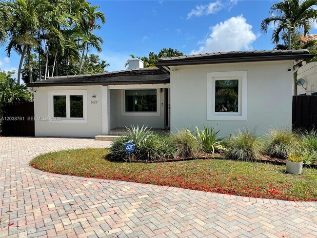 Foto del edificio - 6129 SW 28th St