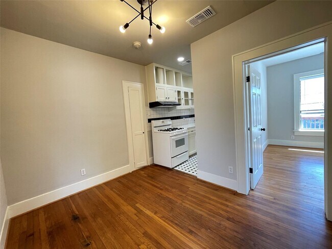 Building Photo - 1201 W Gray St