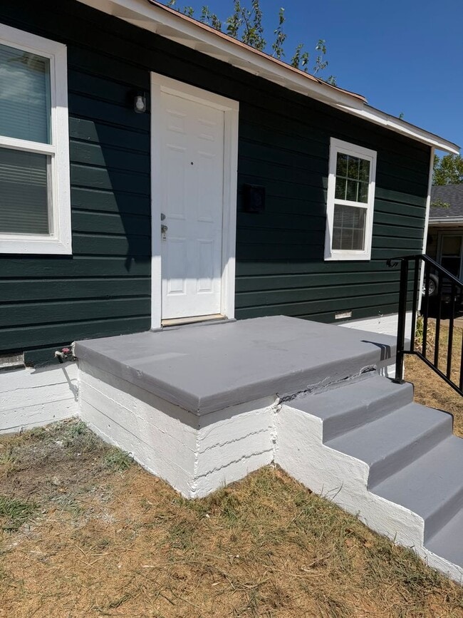 Building Photo - 5408 Como Dr