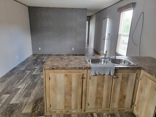 Building Photo - 207 Willow Cove