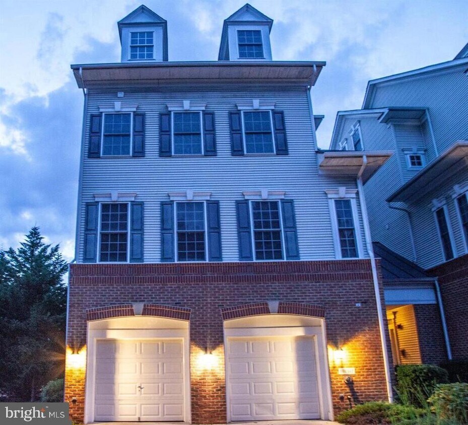Foto principal - 8986 Harrover Pl