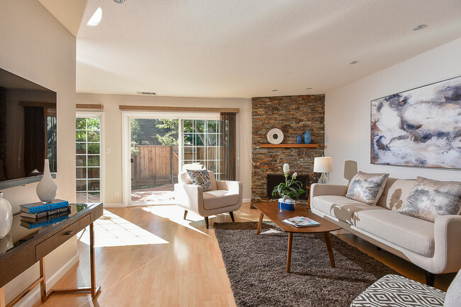 Building Photo - 1535 Lilac Ln