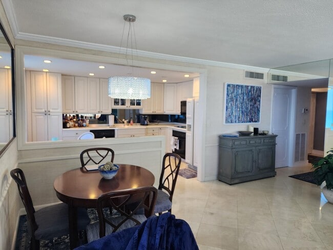 Building Photo - 3009 S Ocean Blvd