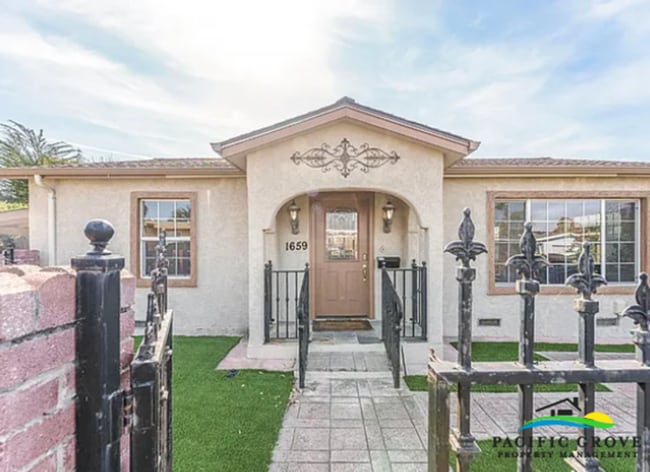 Building Photo - Bright and Roomy 2 Bedroom 2 Bathroom Home