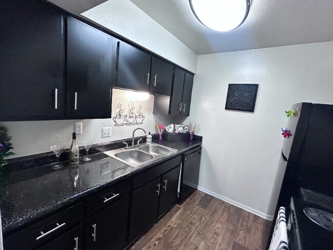 Building Photo - 2300 Red Bluff Rd