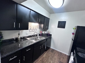 Building Photo - 2300 Red Bluff Rd