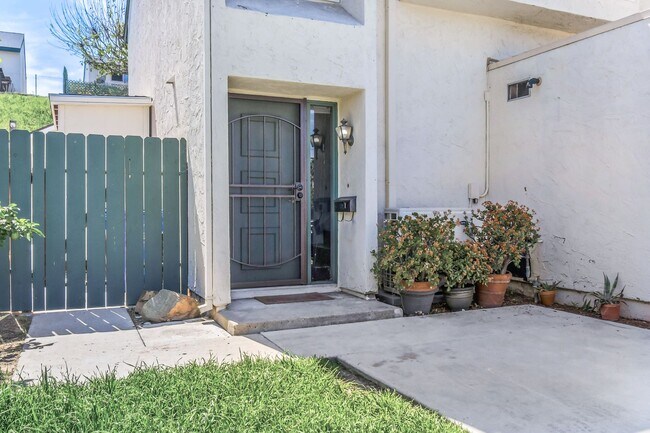 Building Photo - Modern 3BR Townhome | Garage + Driveway Parking | Yard | Pool | Pet Friendly | Move-In Ready