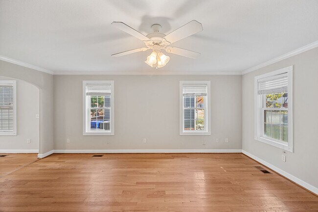 Foto del edificio - MOVE-IN READY! Quiet Neighborhood near Sho...