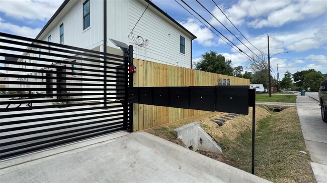Building Photo - 4721 Mallow St