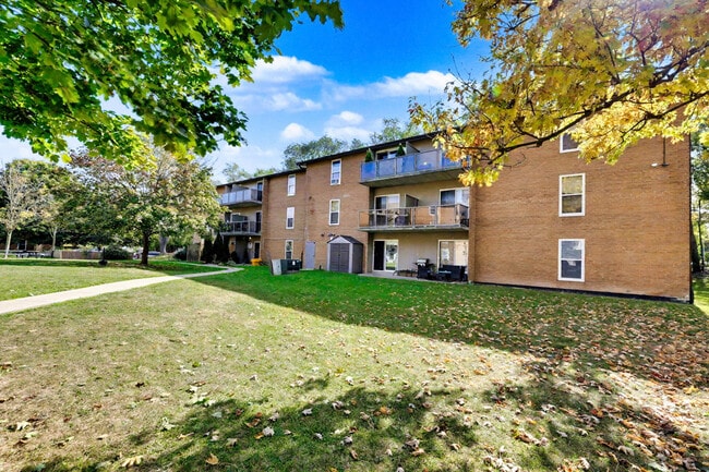 Building Photo - Park Place on Village Green Apartments