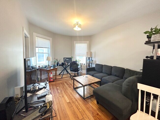 Foto del edificio - 267 E Cottage St