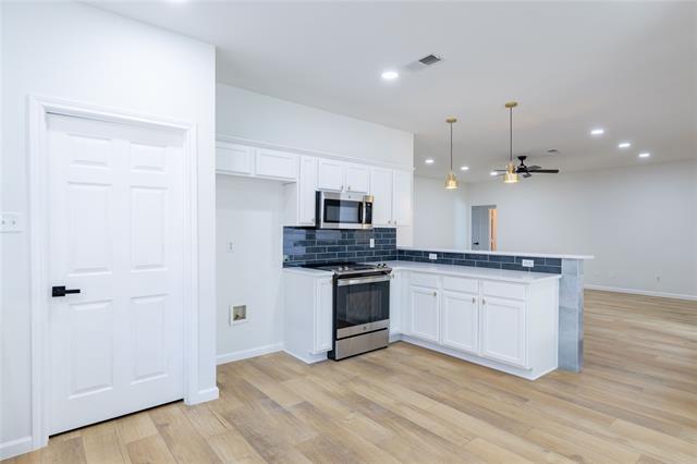 Foto del edificio - 924 Hidden Oaks Dr