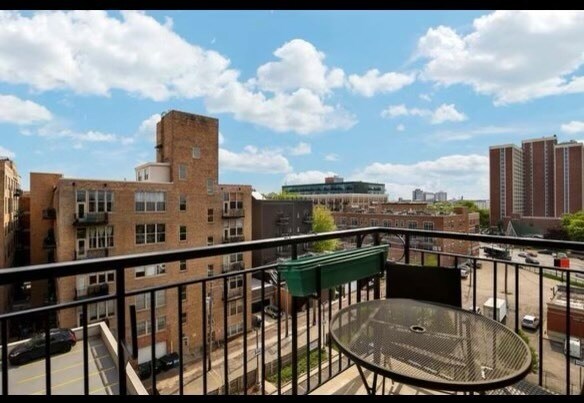 Building Photo - 6 S Laflin St