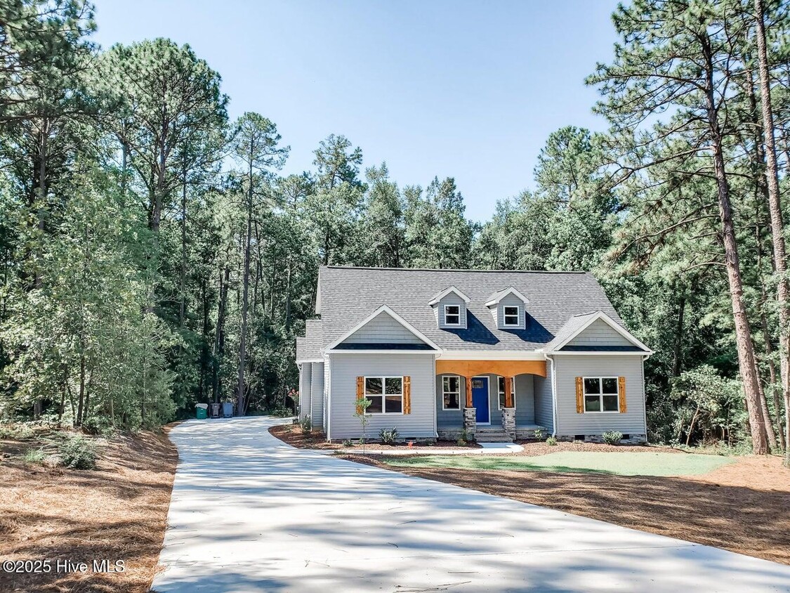 Primary Photo - 9 Clarendon Ln