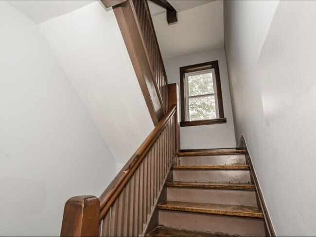Foto del edificio - Spacious 3-Bedroom Gem in East Chatham: Ce...
