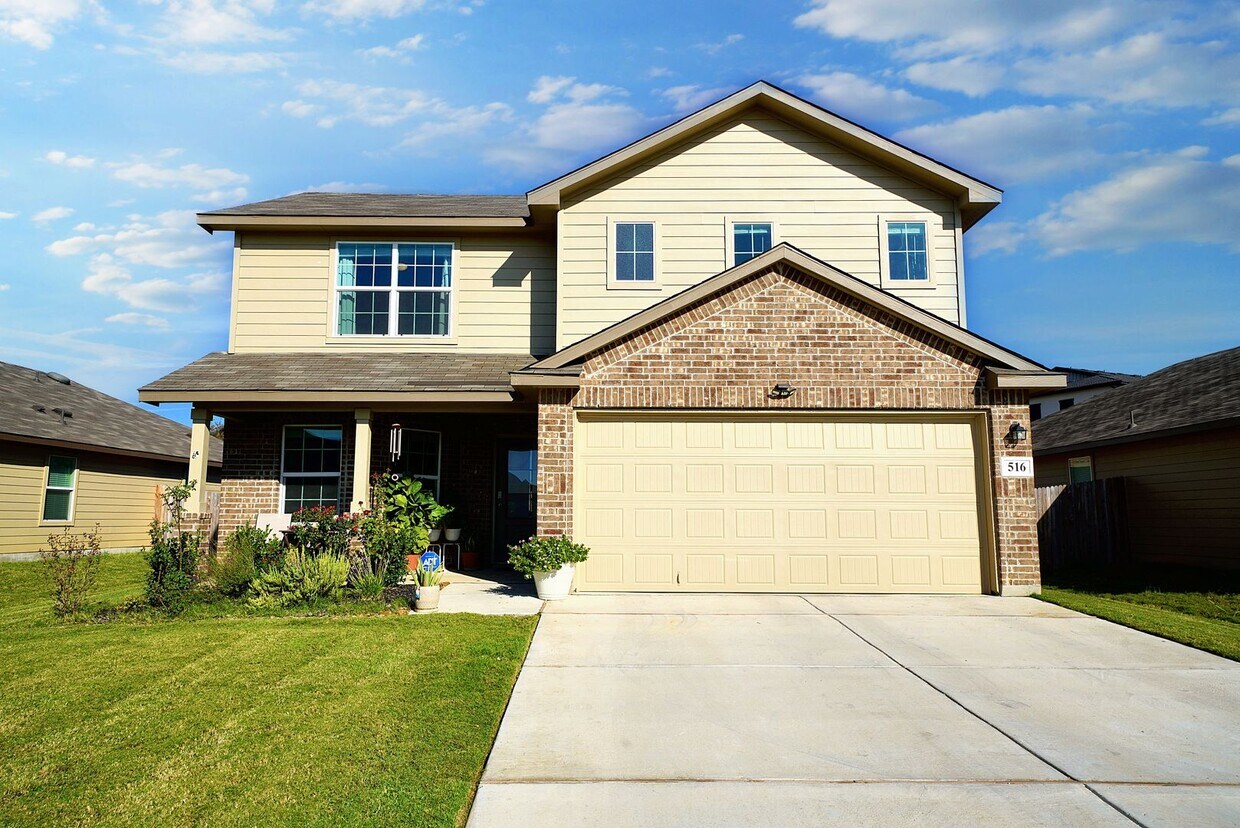 Foto principal - Charming 4-Bedroom Home in Red River Ranch...