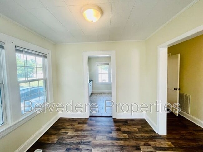 Foto del edificio - 810 Elwell Ave