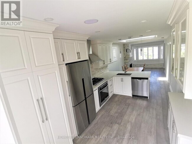 Photo du bâtiment - 379 Whitmore Ave