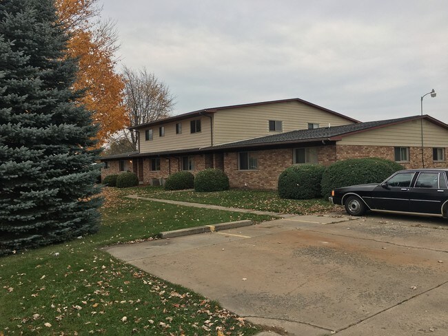 Hickory Manor Apartments Owosso Mi Welcome To Hickory Manor Apartments 2 Story Bedroom 1 Bath Units With Full Bats