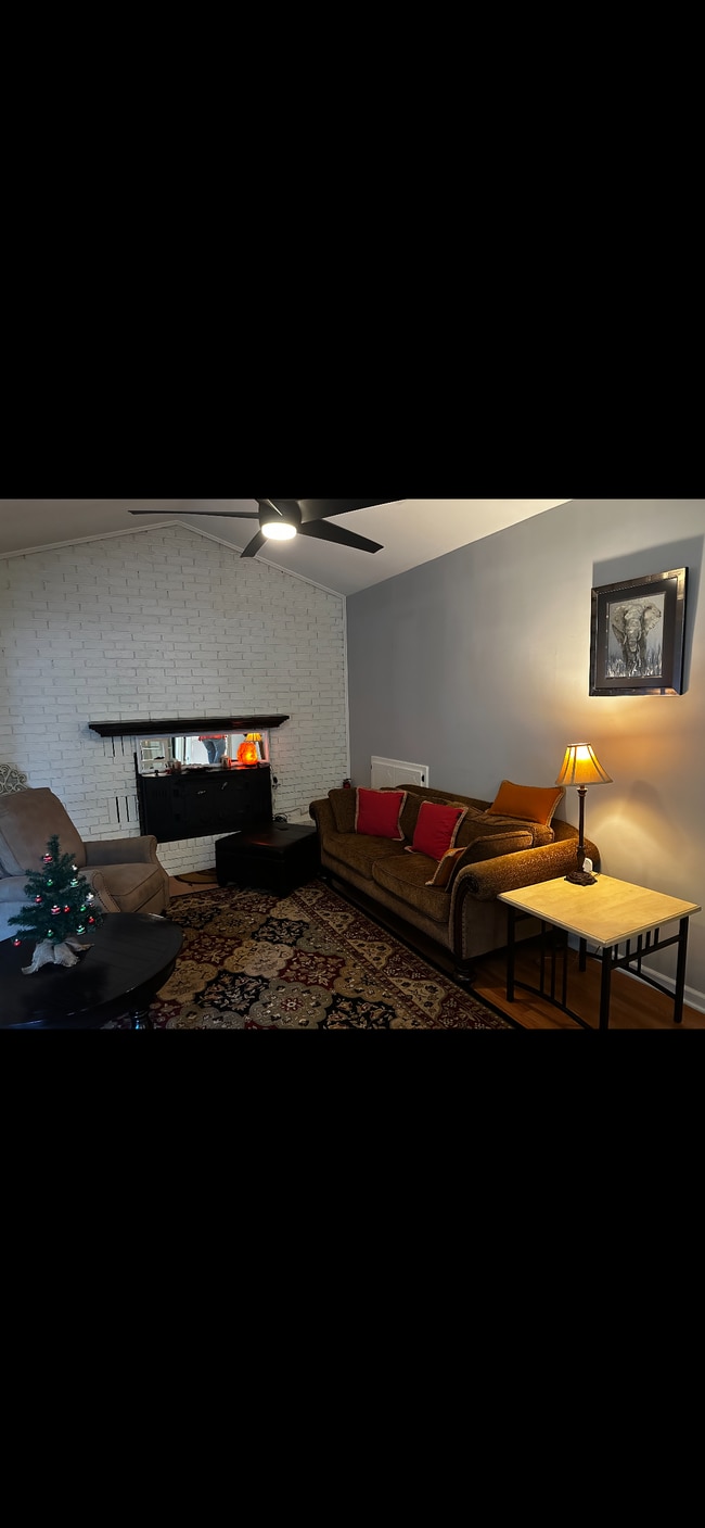 Building Photo - 230 Leemar Pl
