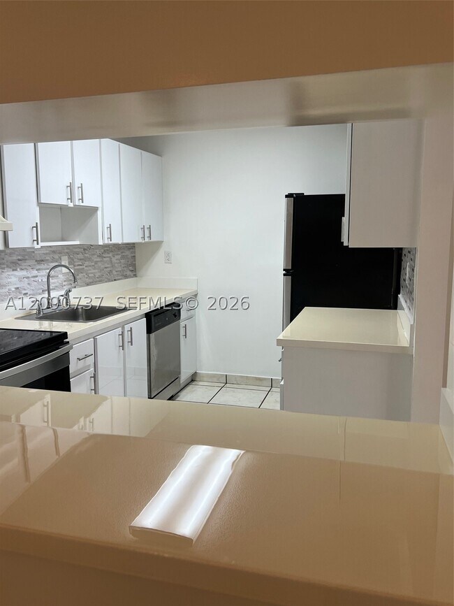 Foto del edificio - 20680 NE 4th Ct
