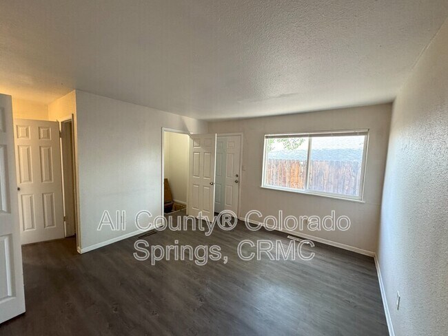 Foto del edificio - 4331 Ericson Dr