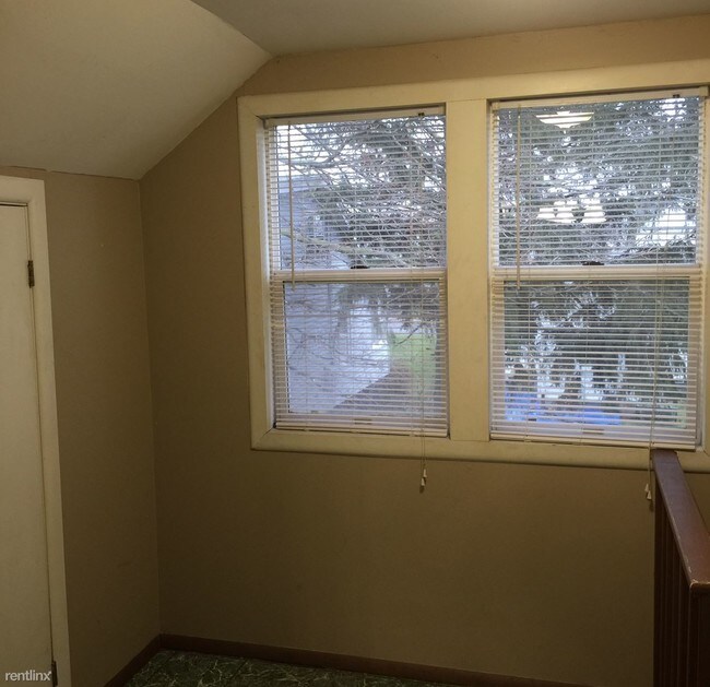 Building Photo - 404 Abell Ave