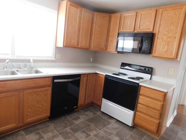 Building Photo - Two Bedroom/One Bathroom Home with Garage