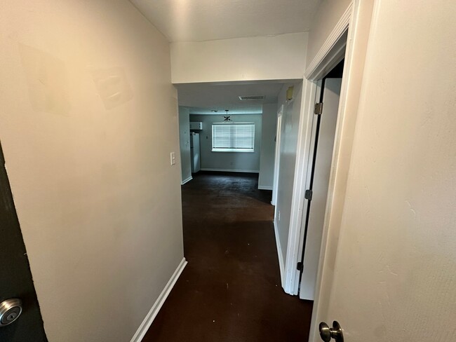 Building Photo - New 2 Bedroom House Now Available!!