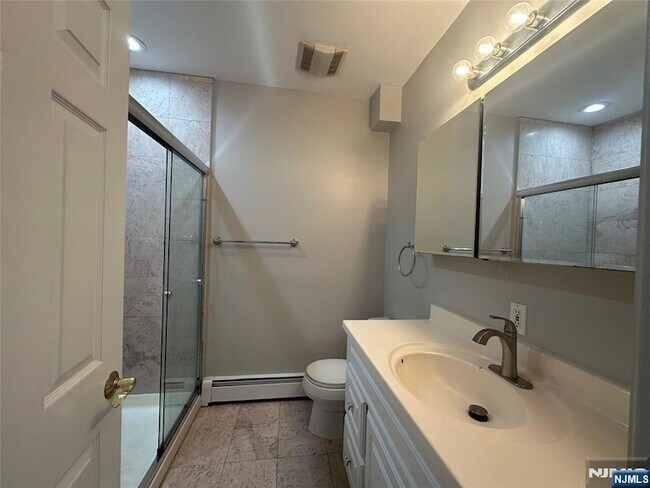Foto del edificio - 258 Old River Rd