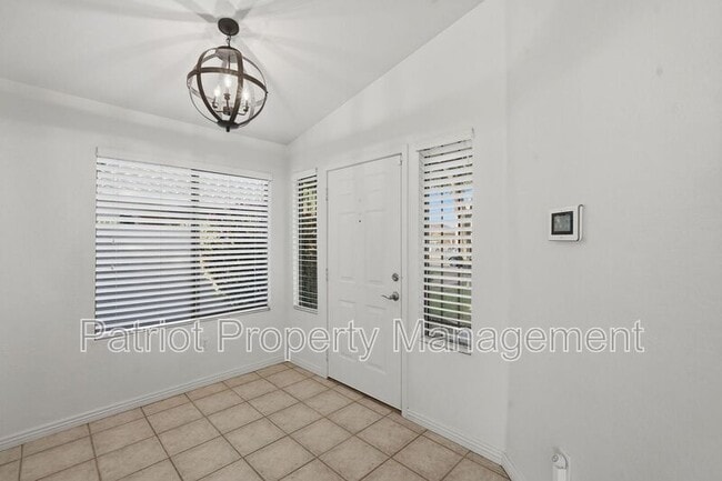 Foto del edificio - 1281 N McKenna Ln