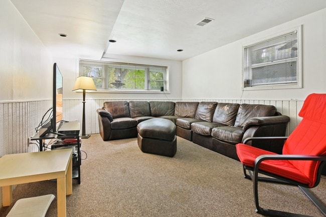 Foto del edificio - 1392 Sunnyside Ave