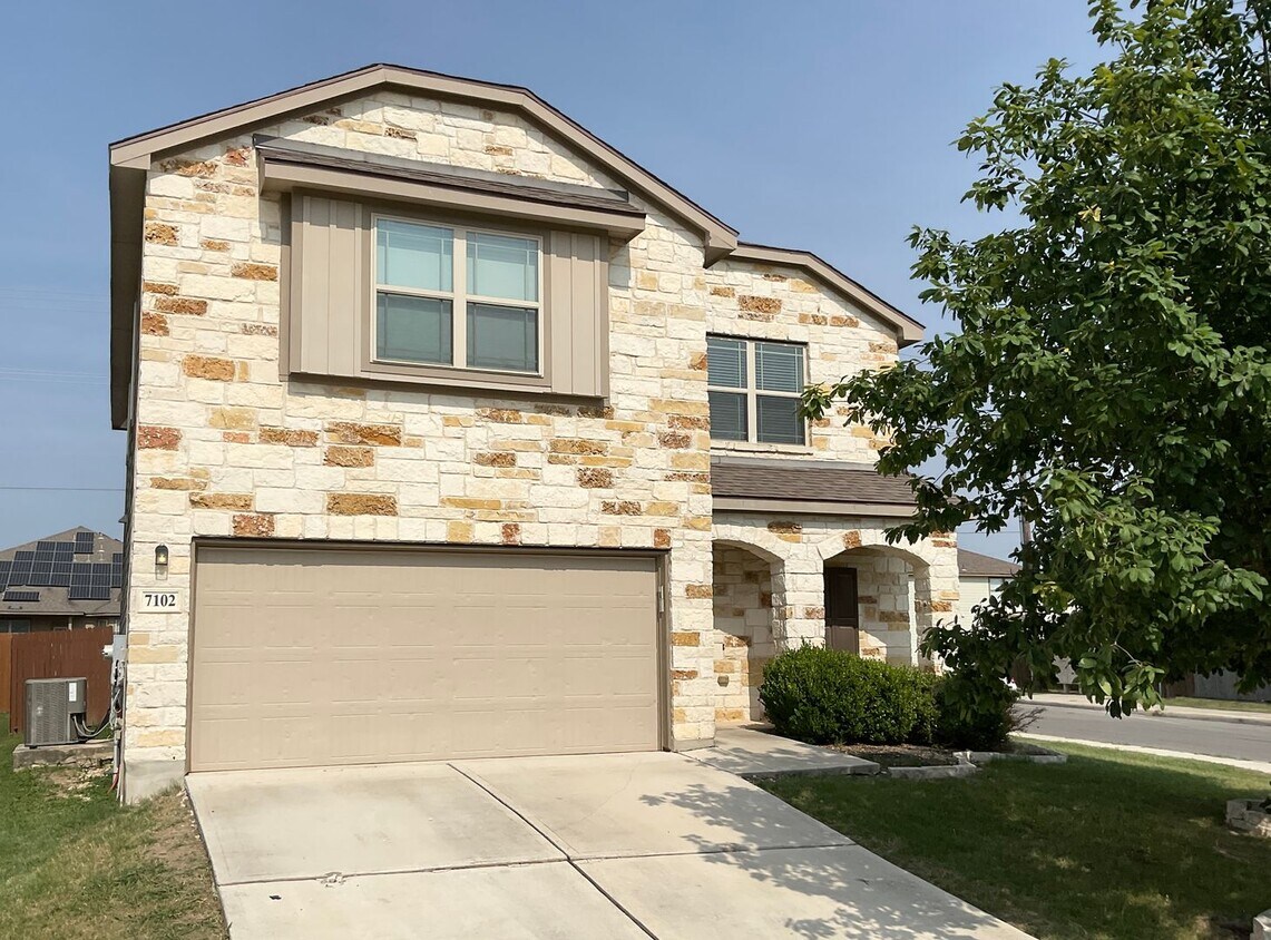 Foto principal - Open design in Northeast Crossing on large...