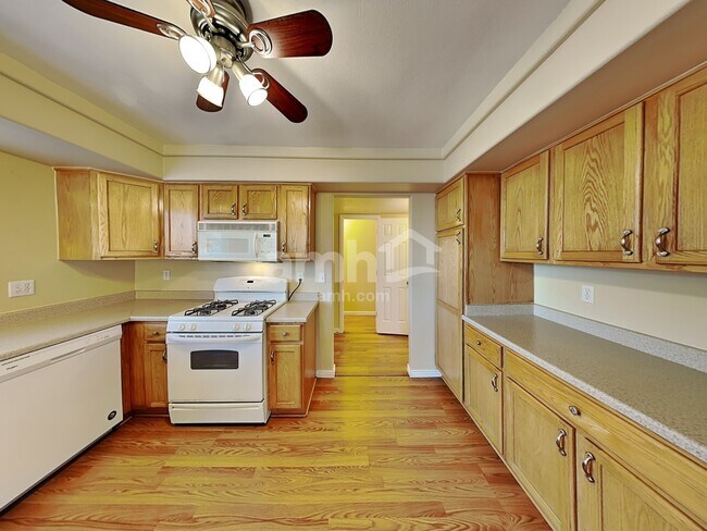 Building Photo - 4096 Netherland St