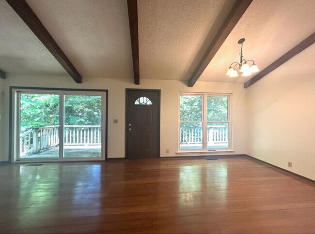 Building Photo - Two Bedroom Cottage Style Home Nestled in ...