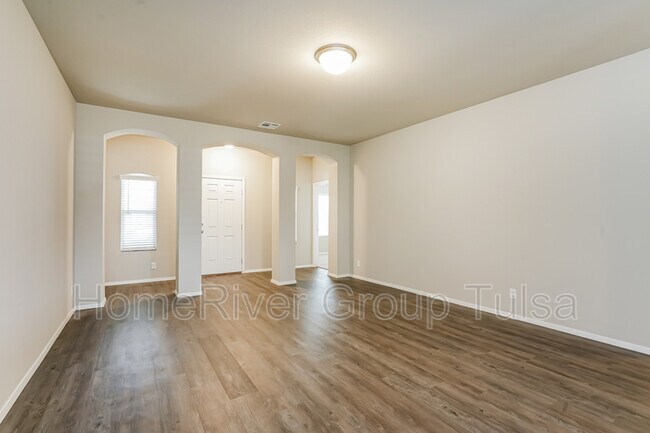 Foto del edificio - 7422 E 157th Pl S