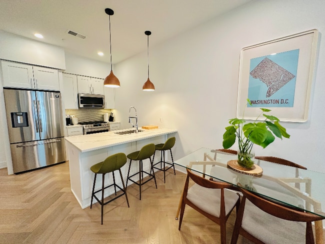 Building Photo - 838 Varnum St NW