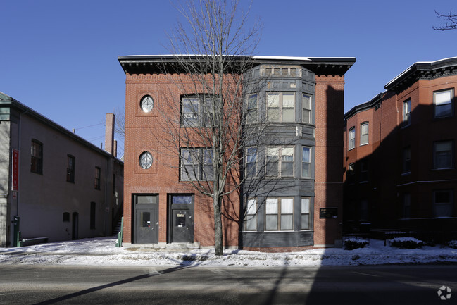 Foto del edificio - Carleton Court